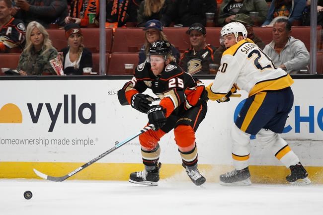 Hockey News - Ducks win 2-1 in shootout to hand Predators 1st road loss