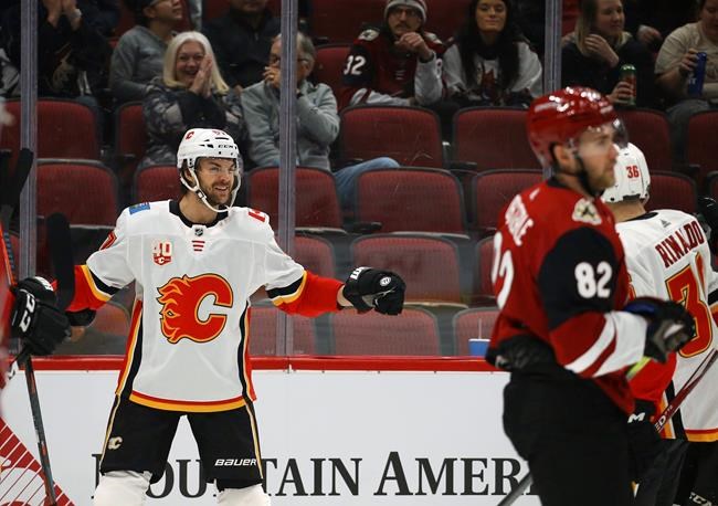 Hockey News - Flames' win streak at 6 games with 5-2 win over Coyotes